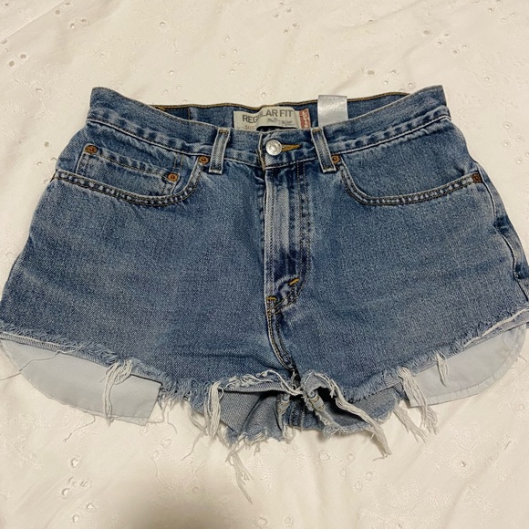 Vintage Levi’s Cutoff Denim Shorts (Size 27) - Picture 1 of 4